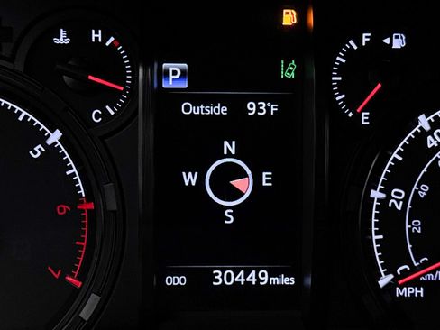 Used 2020 Toyota 4Runner SR5 AWD/4WD image 32