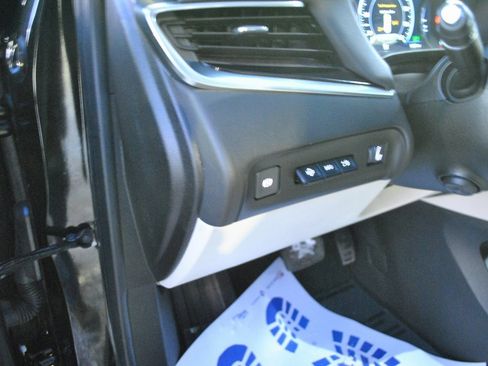 Used 2024 Buick Enclave Avenir w/ Avenir Technology Package image 17