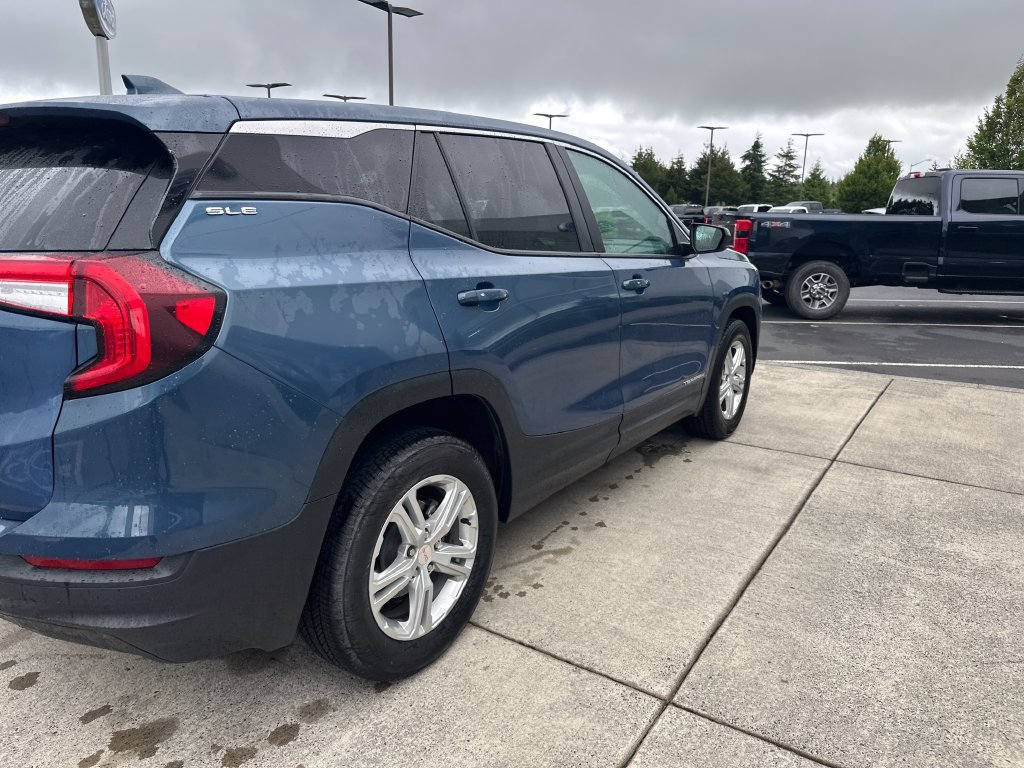 Used 2024 GMC Terrain SLE AWD/4WD image 4