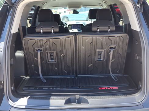Used 2023 GMC Acadia SLE w/ Driver Convenience Package FWD image 29