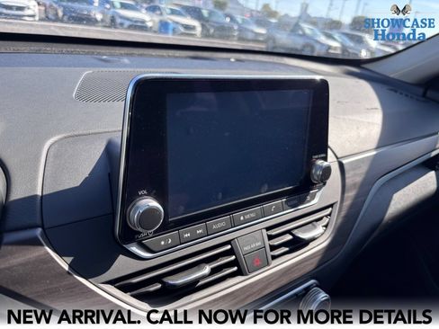 Used 2025 Nissan Altima 2.5 SV FWD image 13