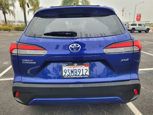 Certified 2025 Toyota Corolla Cross XLE image 5
