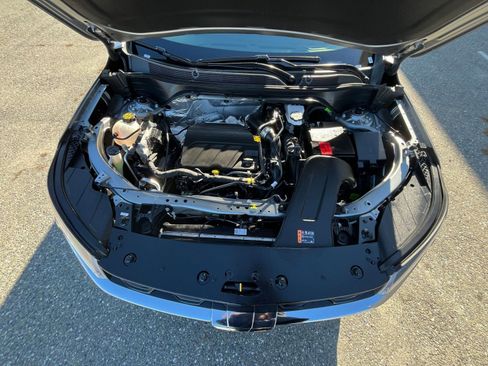 Used 2025 Chevrolet Trax LT image 30