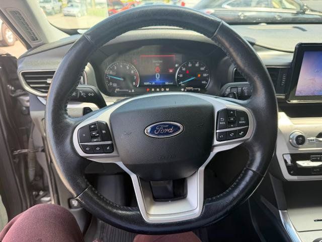 Used 2021 Ford Explorer XLT w/ Equipment Group 202A AWD/4WD image 19