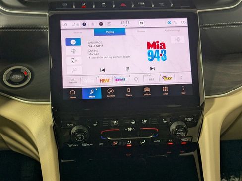 New 2025 Jeep Grand Cherokee Limited w/ Luxury Tech Group II image 20