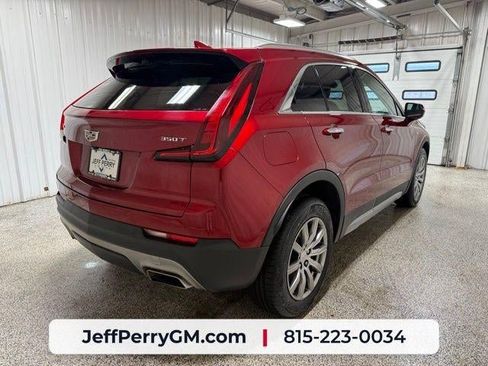 Used 2022 Cadillac XT4 Premium Luxury w/ Enhanced Visibility Package FWD image 3