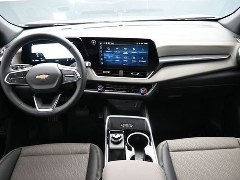 New 2026 Chevrolet Equinox LT w/ Convenience Package II AWD/4WD image 18