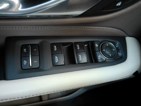 Used 2023 GMC Yukon XL Denali image 35