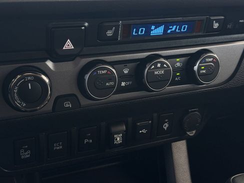 Used 2021 Toyota Tacoma TRD Off-Road w/ TRD Premium Off Road Package AWD/4WD image 20