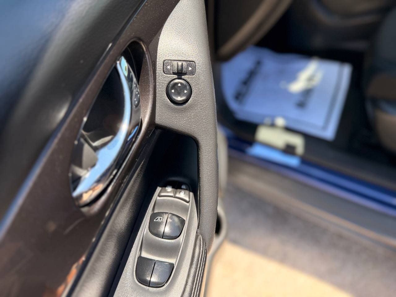 Used 2018 Nissan Rogue SV AWD/4WD image 24