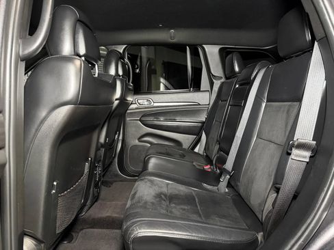 Used 2018 Jeep Grand Cherokee Altitude AWD/4WD image 18