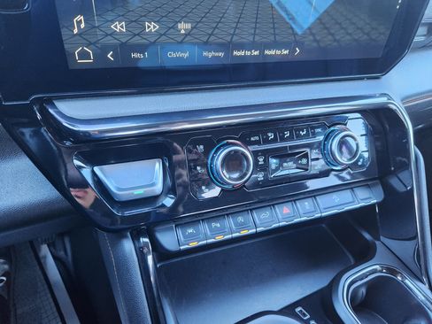 Used 2023 GMC Sierra 1500 AT4 w/ Technology Package image 28