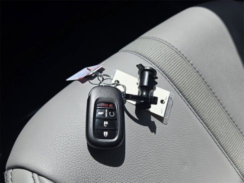 Certified 2025 Honda Pilot EX-L image 18