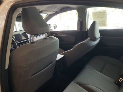 Used 2025 Toyota Camry LE w/ Convenience Package image 11