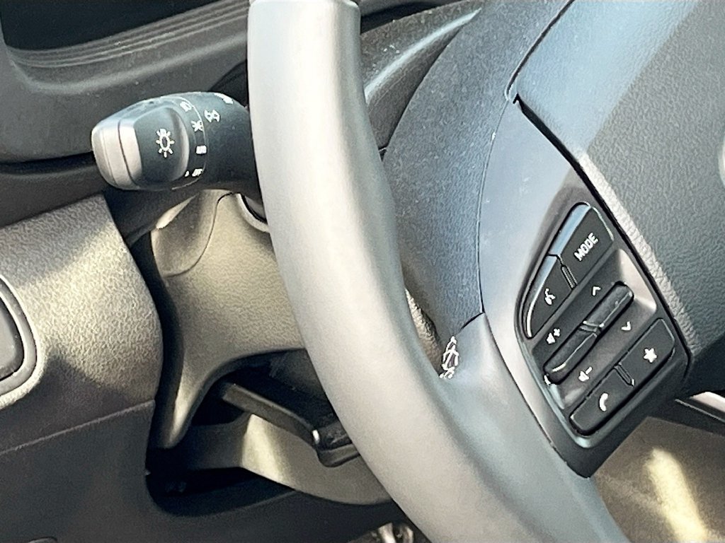 Used 2025 Hyundai Venue Limited FWD image 10