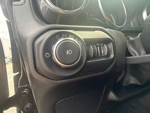 Used 2022 Jeep Wrangler Unlimited Rubicon w/ Dual Top Group AWD/4WD image 14