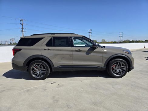 New 2026 Ford Explorer ST-Line w/ ST-Line Street Pack image 2