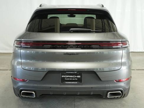 New 2025 Porsche Cayenne E-Hybrid AWD/4WD image 12