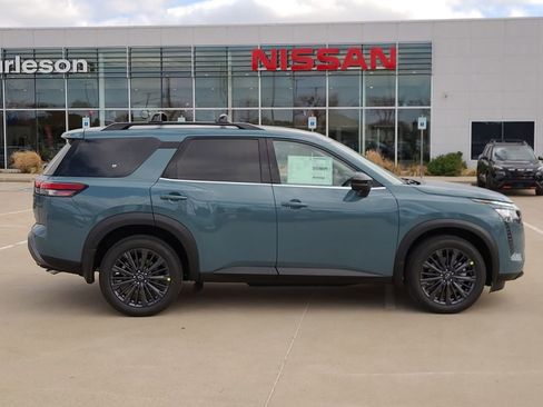 New 2026 Nissan Pathfinder SL image 4