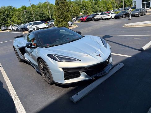 Used 2024 Chevrolet Corvette Z06 RWD image 17