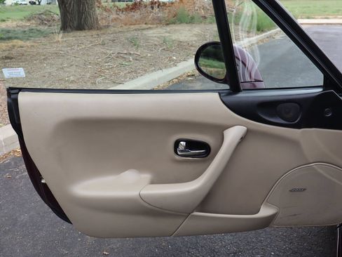 Used 2000 MAZDA MX-5 Miata RWD image 32