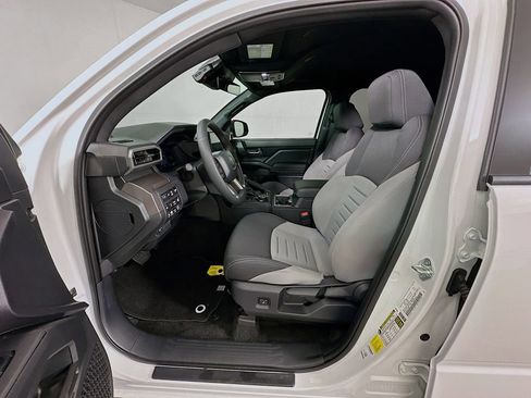 Certified 2024 Toyota Tacoma TRD Off-Road AWD/4WD image 20