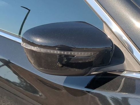 Used 2020 Nissan Rogue SV image 11