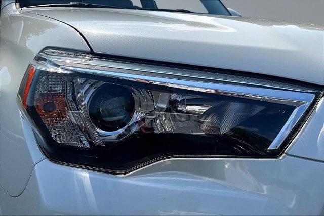 Used 2022 Toyota 4Runner Limited AWD/4WD image 30