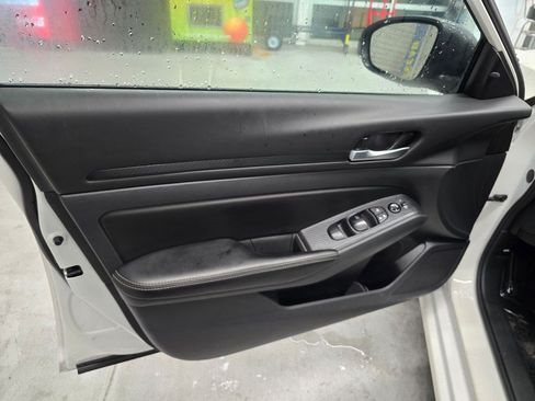 Used 2024 Nissan Altima 2.5 SV FWD image 13