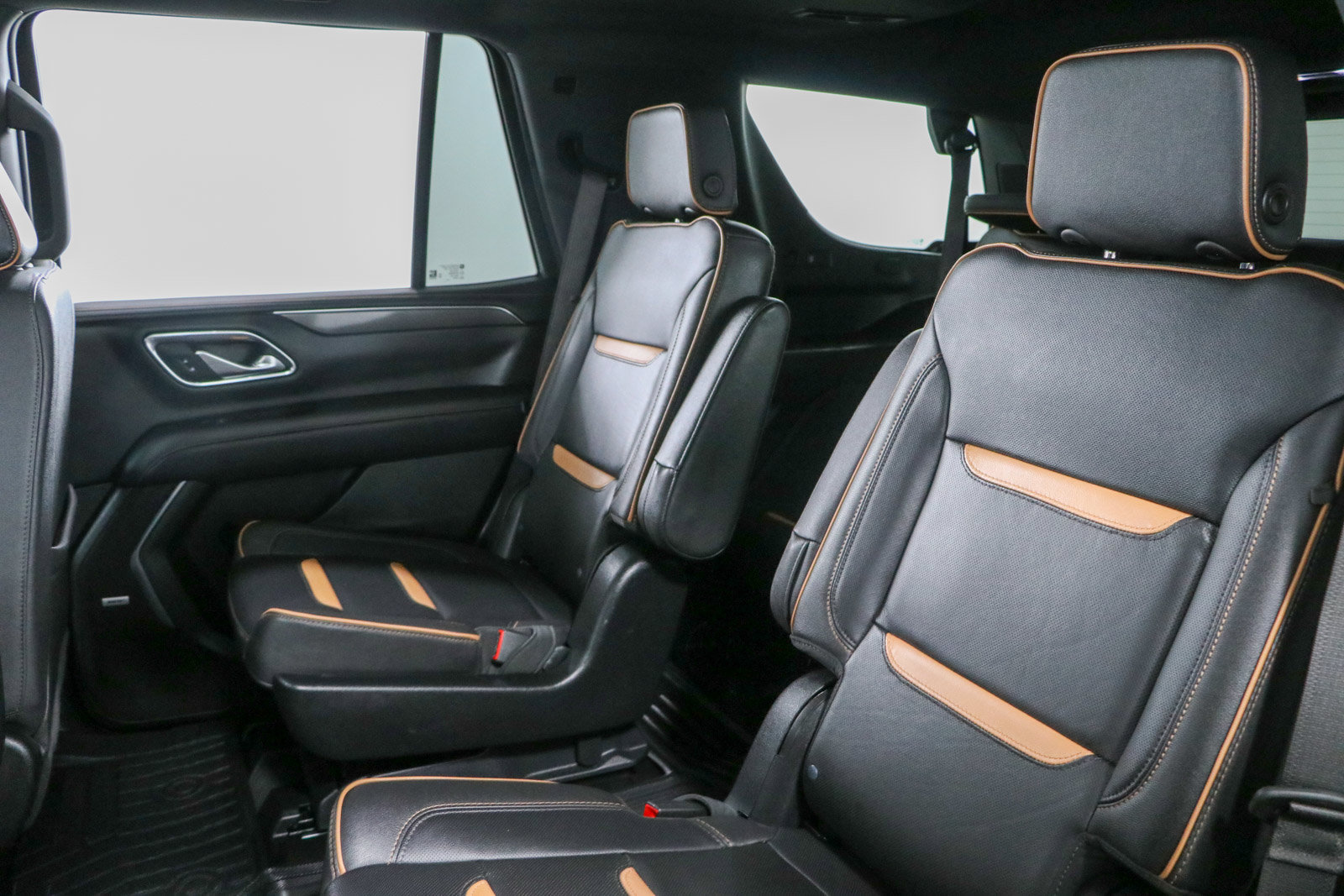Used 2024 GMC Yukon AT4 w/ Technology Package AWD/4WD image 29