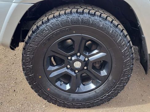 Used 2018 Toyota 4Runner SR5 AWD/4WD image 10