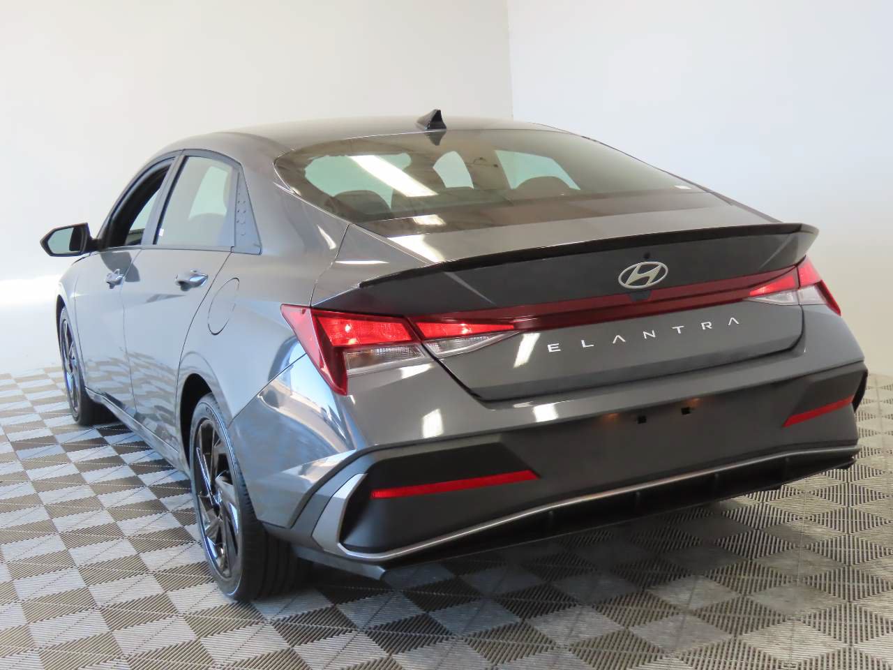 Used 2026 Hyundai Elantra Sport FWD image 3
