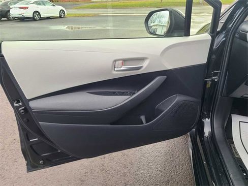 Used 2020 Toyota Corolla LE image 14