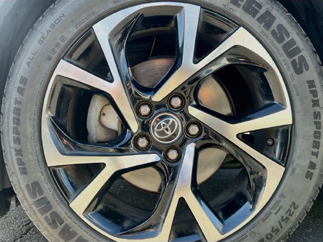 Used 2019 Toyota C-HR XLE FWD image 9