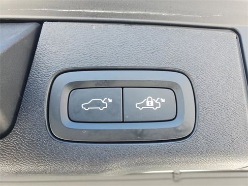 Certified 2025 Volvo XC60 T8 Plus w/ Protection Package Premier image 36