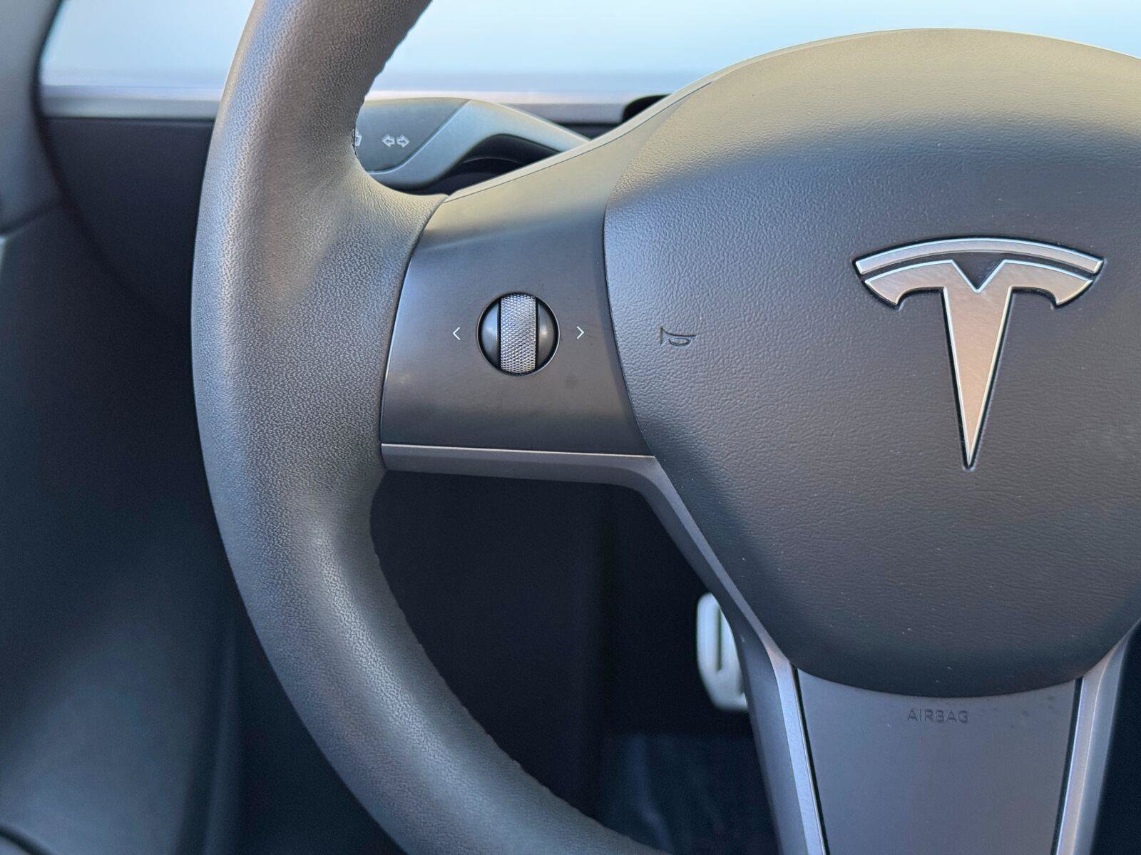 Used 2022 Tesla Model Y Performance AWD/4WD image 19