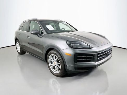 Certified 2025 Porsche Cayenne AWD/4WD image 7
