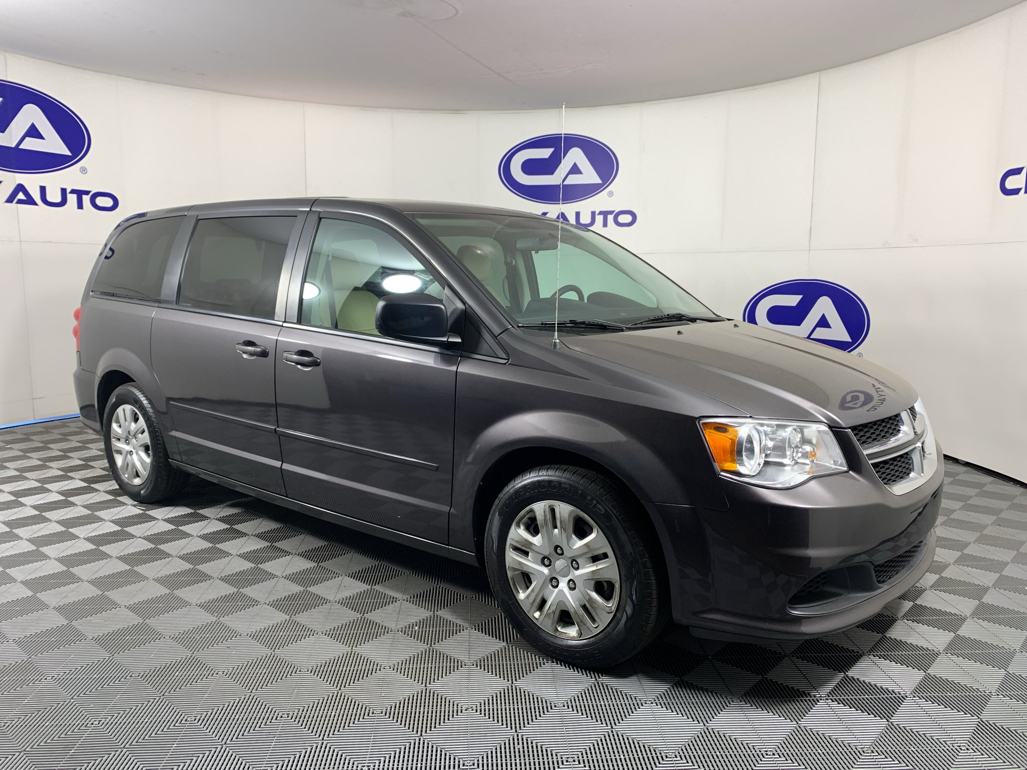 Used 2016 Dodge Grand Caravan SE w/ Quick Order Package 29E SE FWD image 1