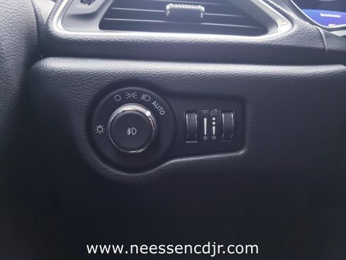 New 2026 Chrysler Pacifica Limited image 30