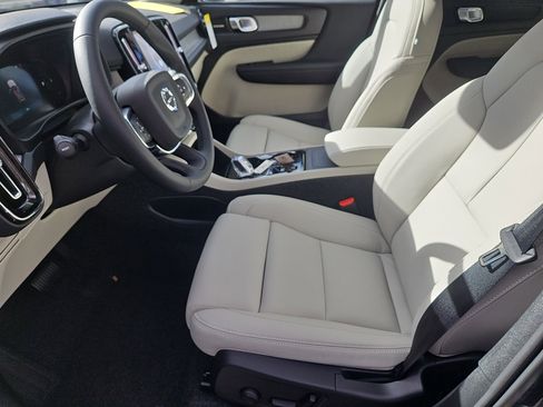 New 2026 Volvo XC40 B5 Ultra w/ Protection Package Premier image 21