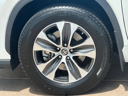 Certified 2023 Toyota Highlander XLE AWD/4WD image 35