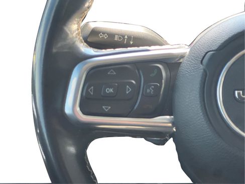Used 2020 Jeep Wrangler Unlimited Sahara w/ Dual Top Group AWD/4WD image 15