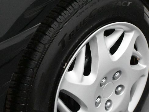 Used 2015 Toyota Camry LE image 11