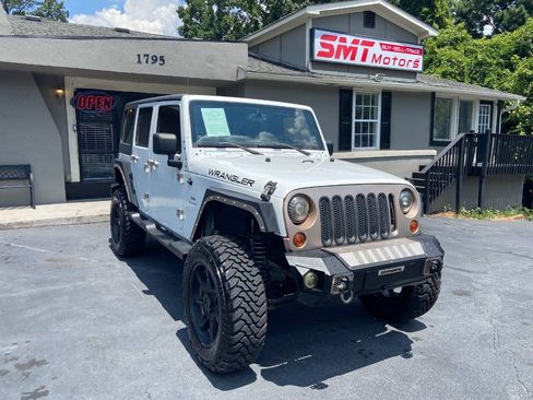 Used 2013 Jeep Wrangler Unlimited Sahara AWD/4WD image 4