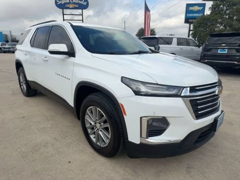 Used 2023 Chevrolet Traverse LT FWD image 2