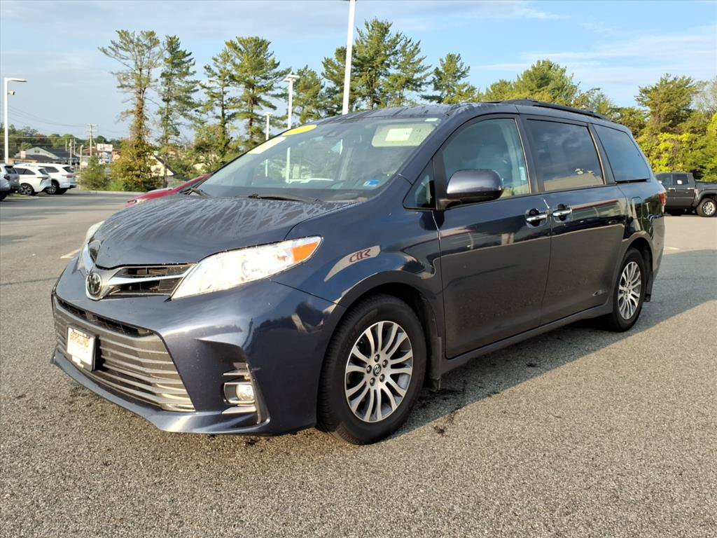 Used 2019 Toyota Sienna XLE w/ XLE Navigation Package FWD image 14