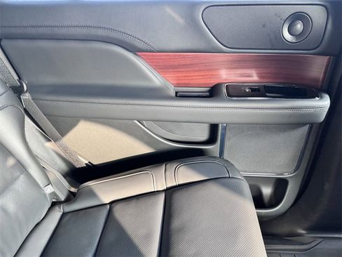 Used 2024 Lincoln Navigator Premiere image 28