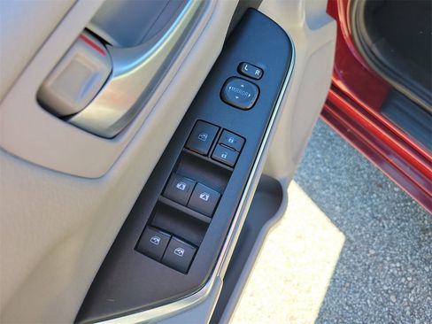 Used 2017 Toyota Camry SE image 14