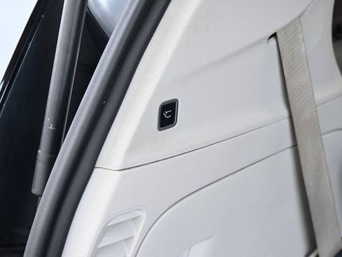 Used 2019 Chrysler Pacifica Touring-L FWD image 23