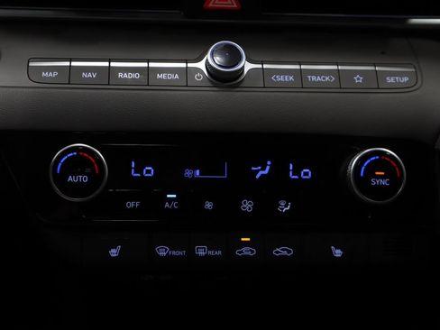 Used 2025 Hyundai Elantra SEL FWD image 31